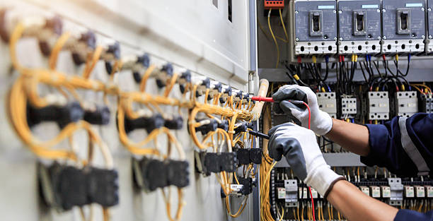 Professional Electrician technician working in Ontario, OH